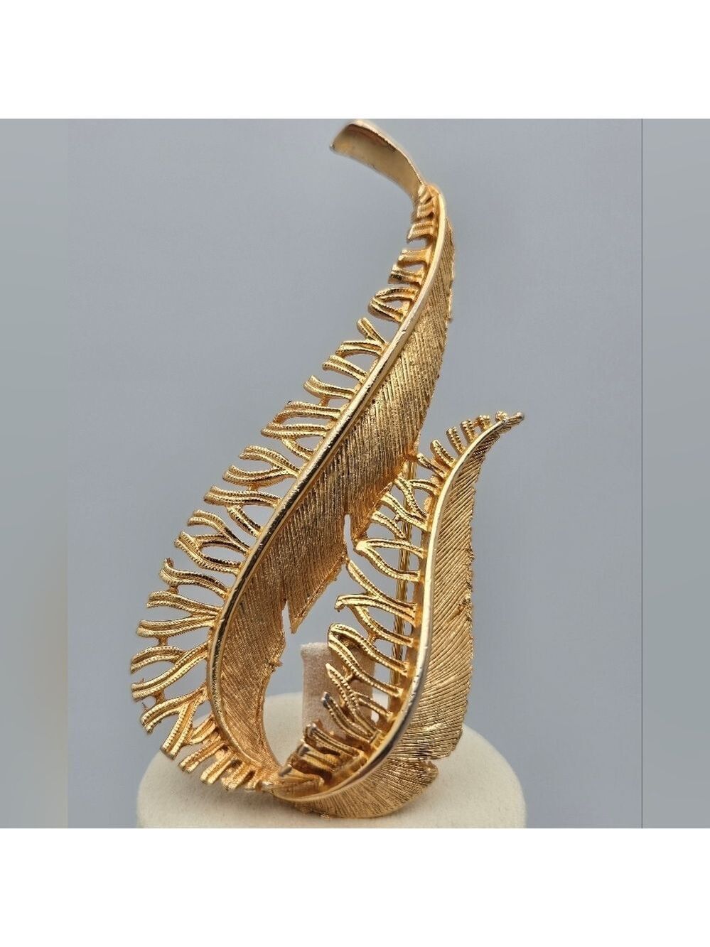 Flower Leaf Vintage Gold-Tone Brooch Costume Jewelry Pin Fall Gift